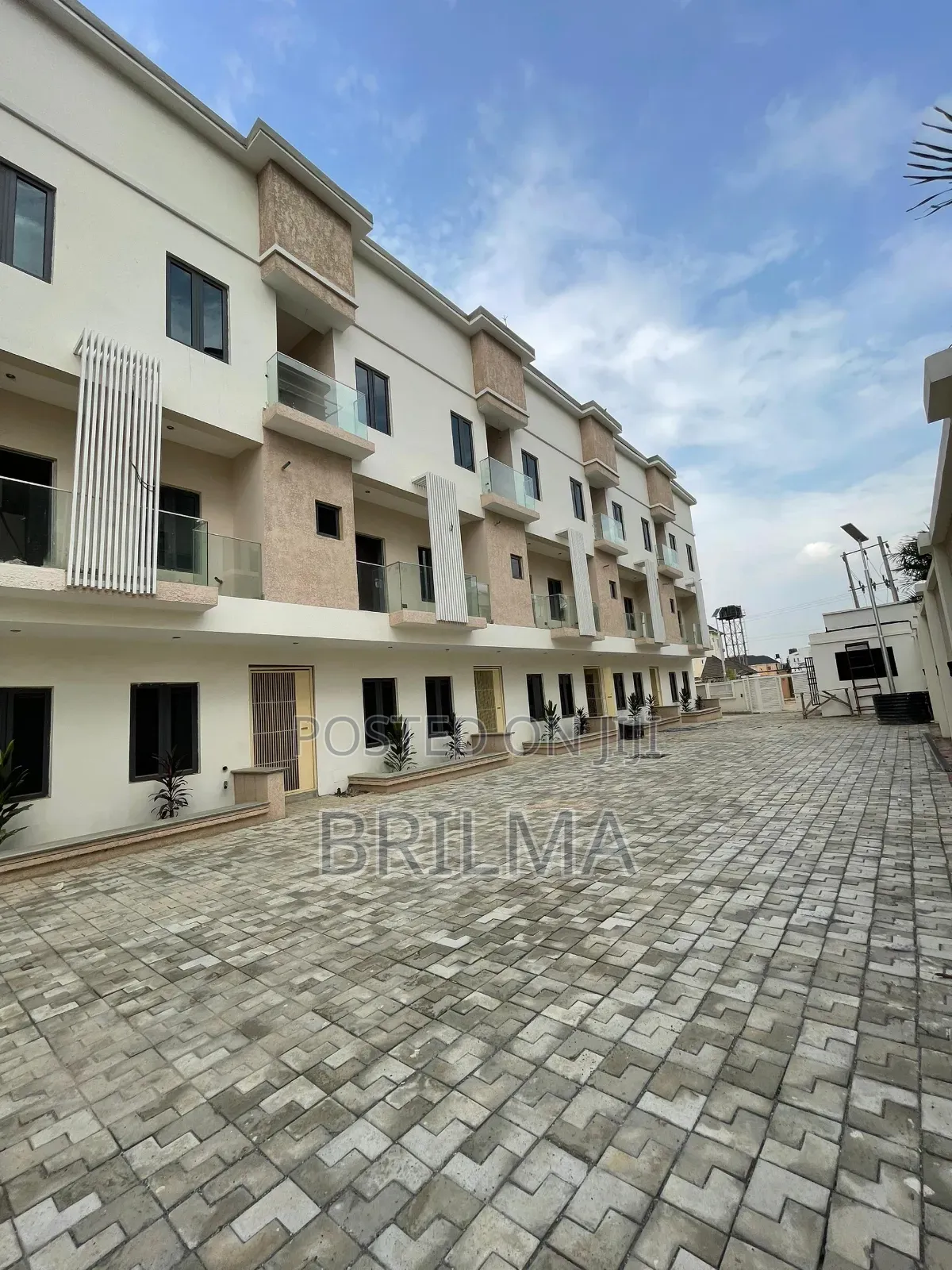 4bdrm Duplex in Jahi for sale