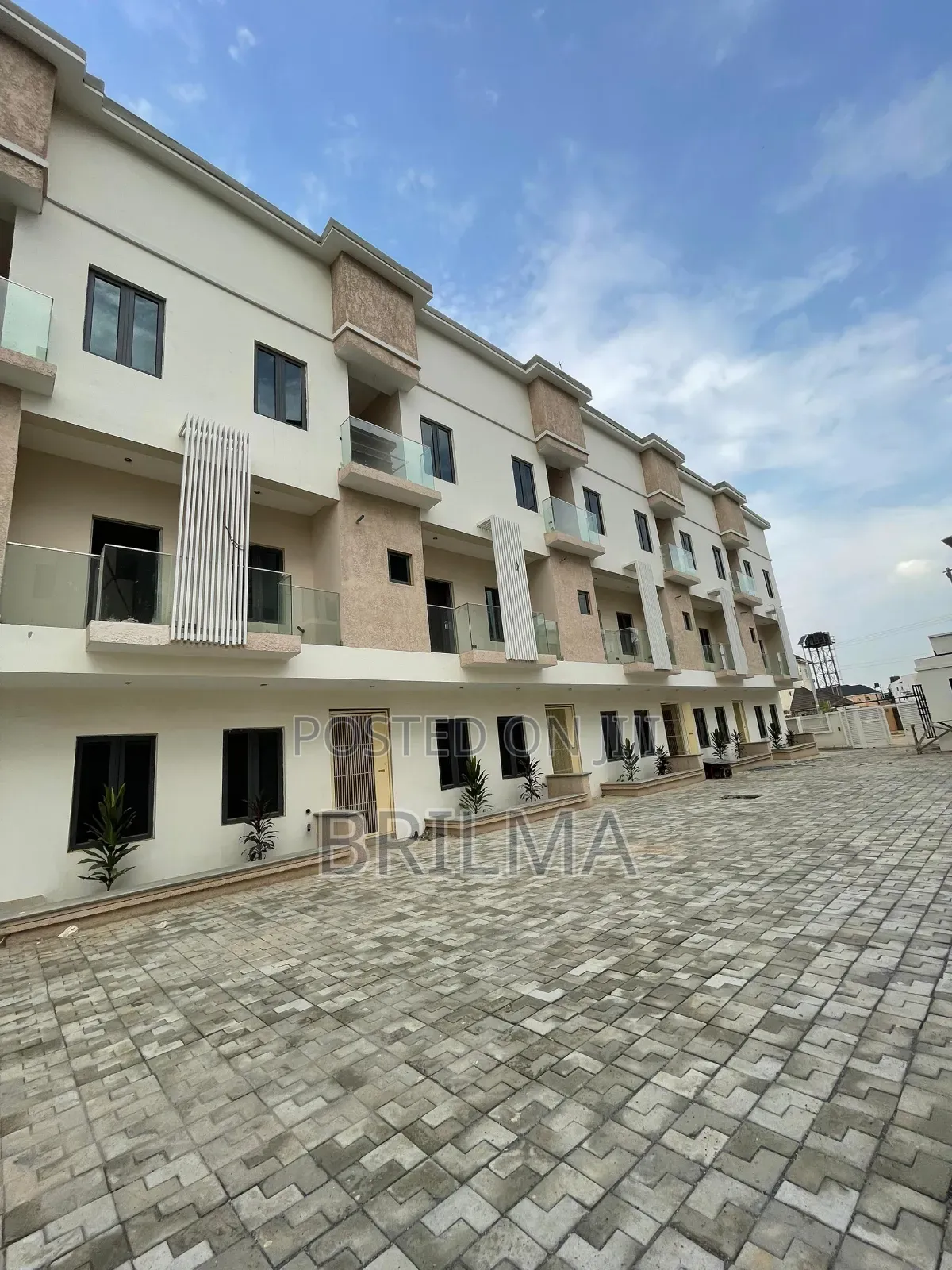 4bdrm Duplex in Jahi for sale