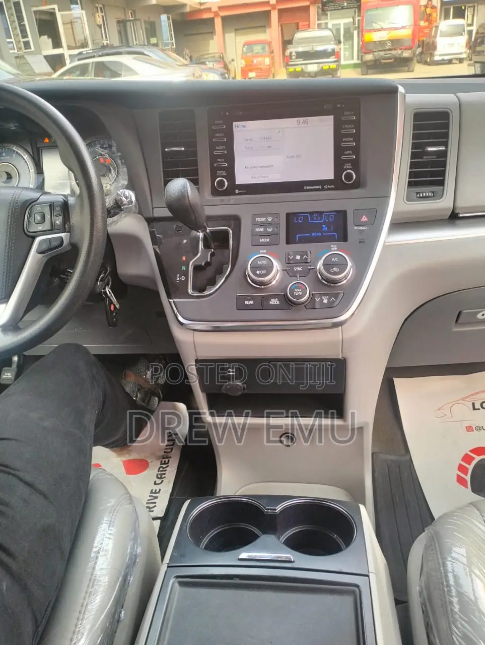 Toyota Sienna LE (3.5L 6cyl 8A) 2018 Gray