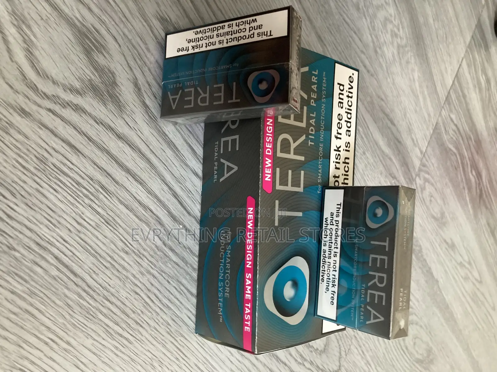 Iqos Iluma Pocket-Sized Tobacco Heating Device. Free Menthol Sticks