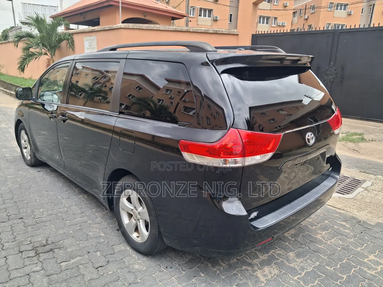 Toyota Sienna 2015 Black