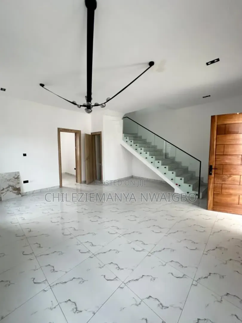4bdrm Townhouse/Terrace in Lekki Expressway for sale
