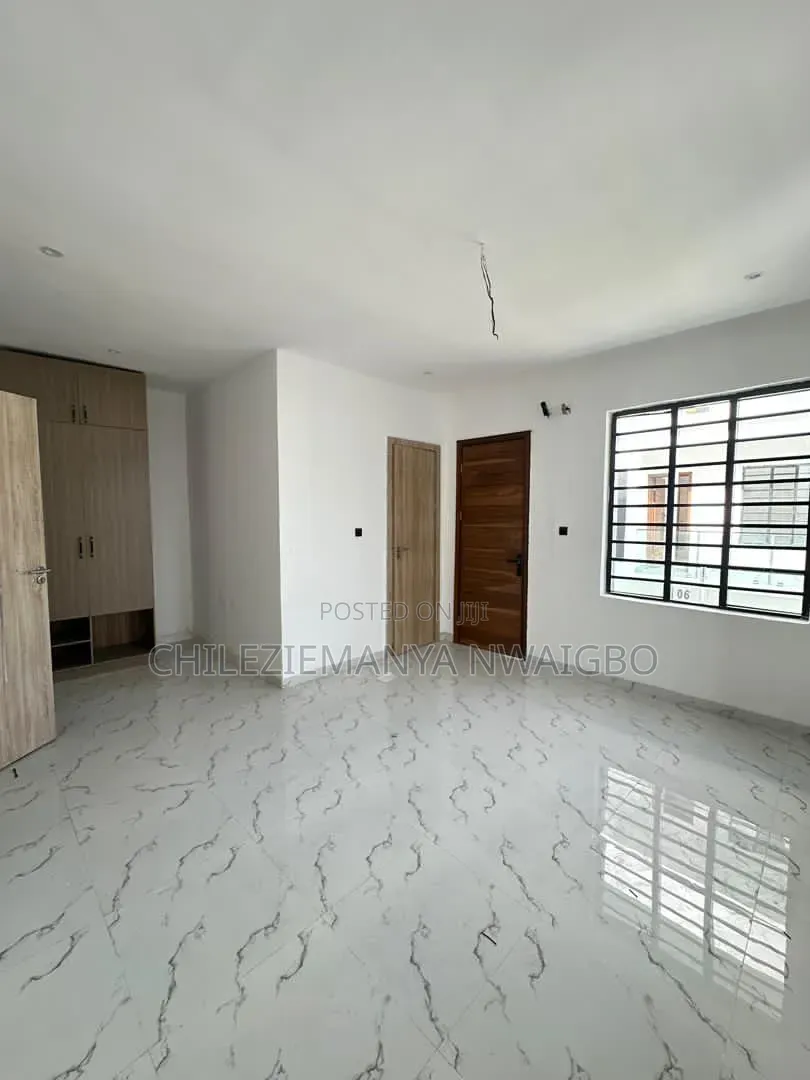 4bdrm Townhouse/Terrace in Lekki Expressway for sale
