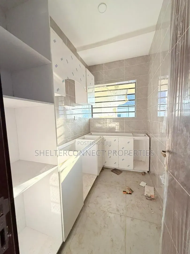 2bdrm Apartment in Papa Ajao / Surulere for sale