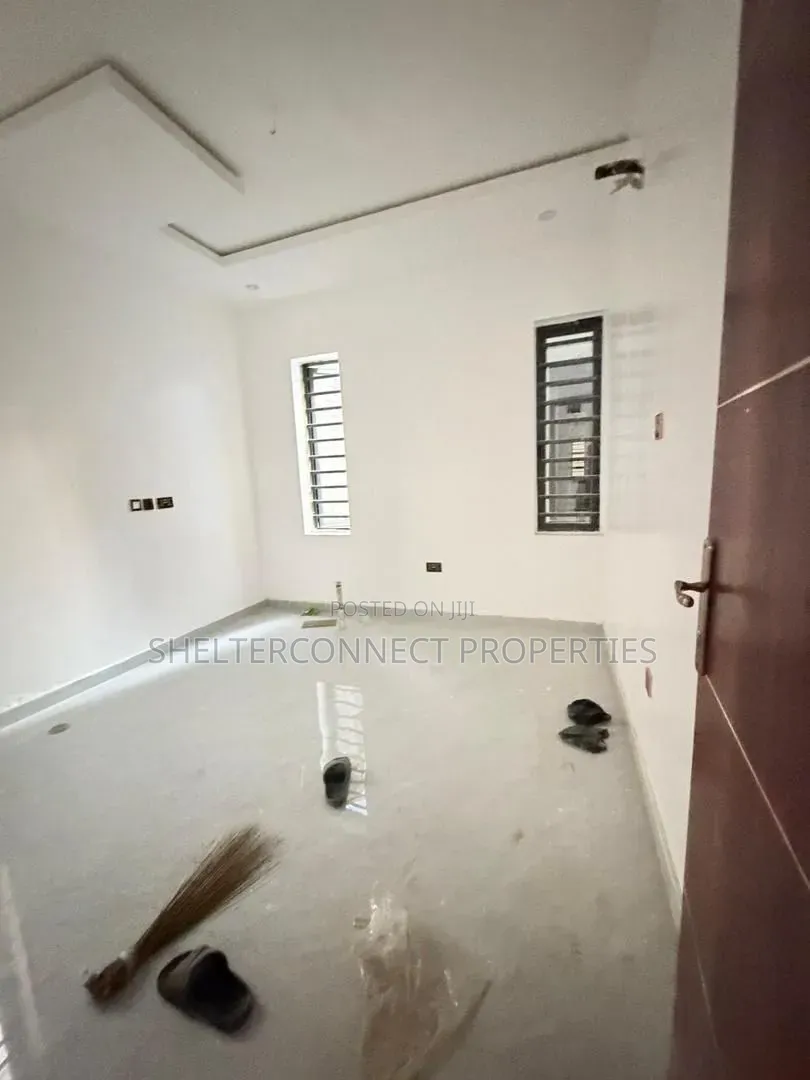 2bdrm Apartment in Papa Ajao / Surulere for sale