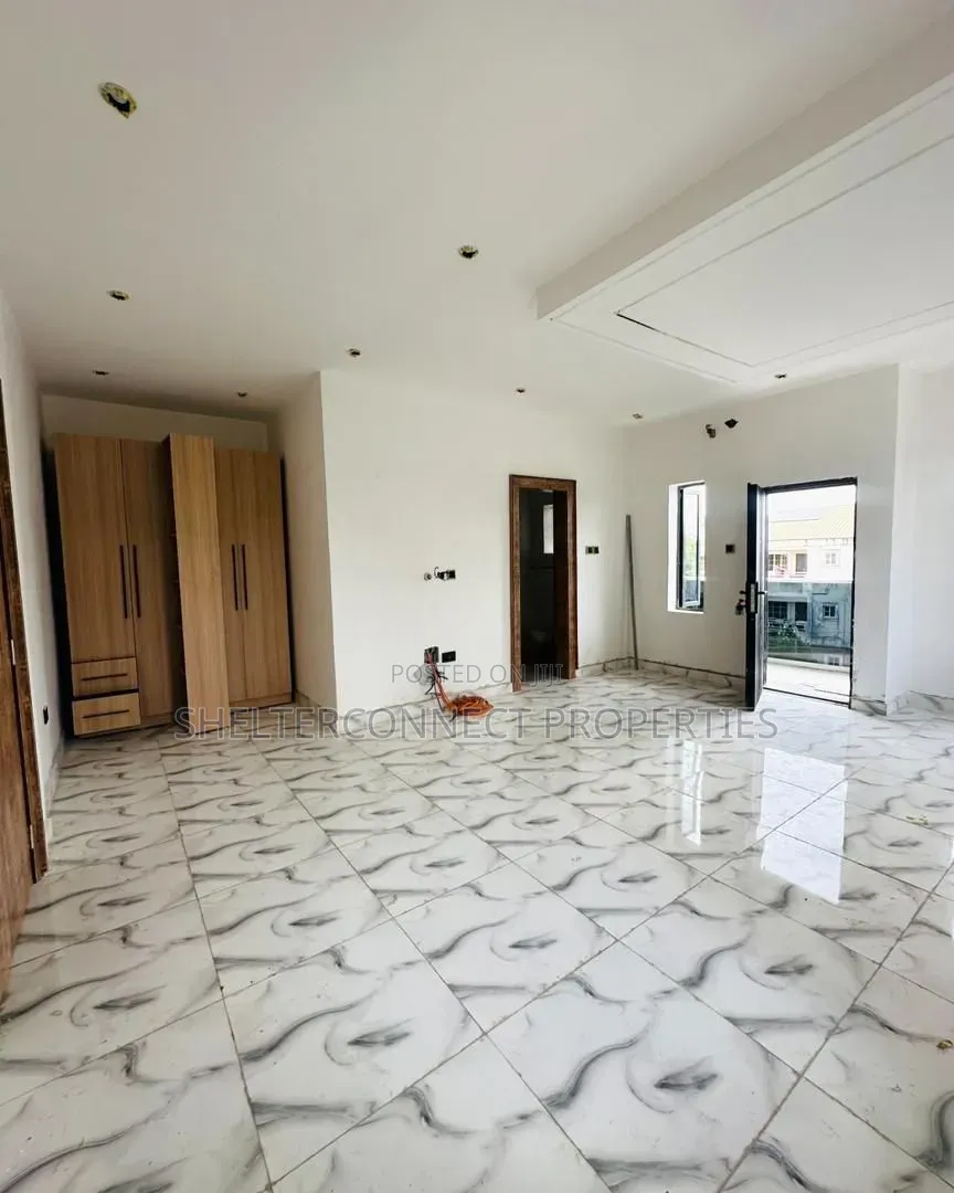 4bdrm Duplex in Adeniyi Jones for sale