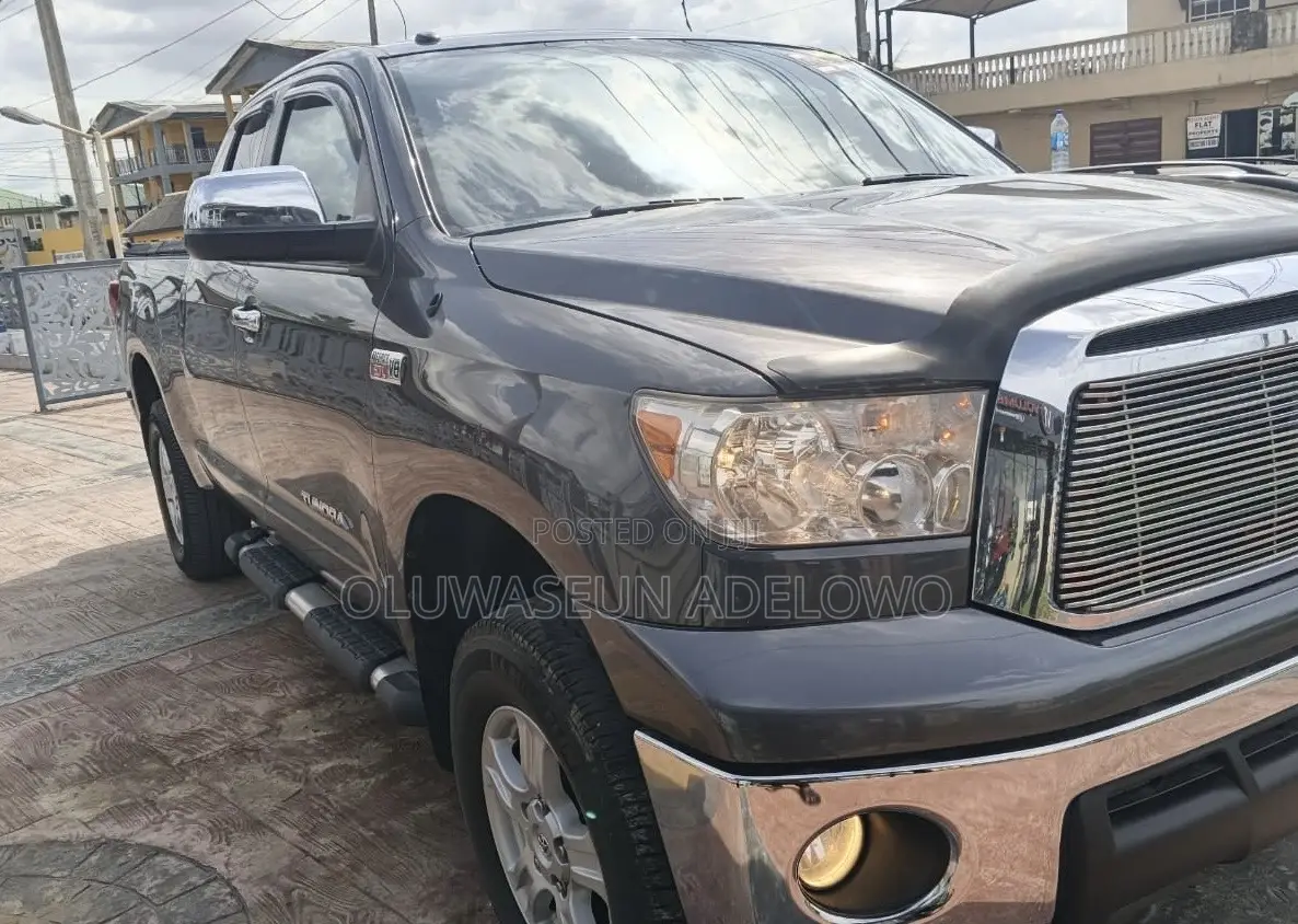 Toyota Tundra Double Cab 4x4 Limited 2012 Gray
