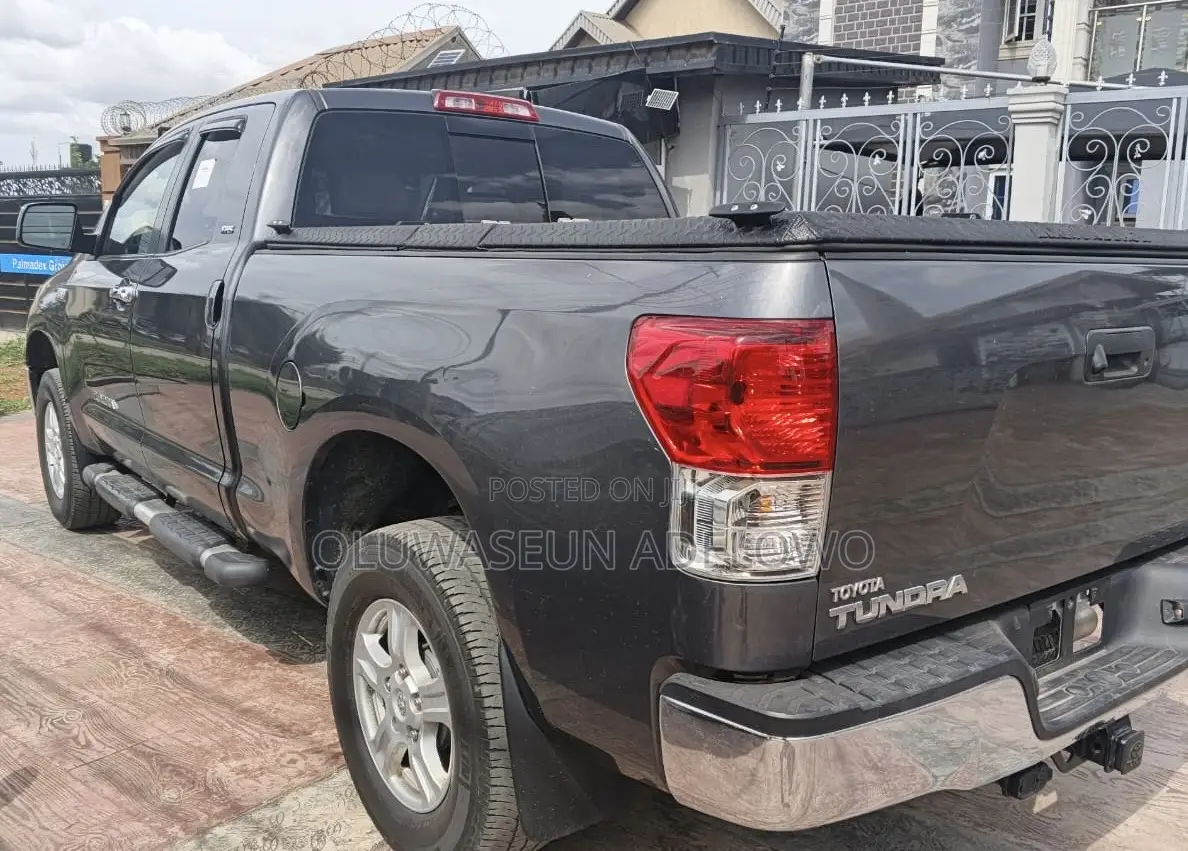 Toyota Tundra Double Cab 4x4 Limited 2012 Gray