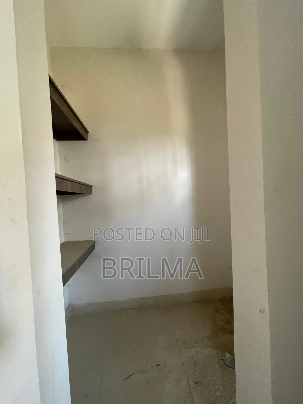 6bdrm Duplex in Jahi for sale