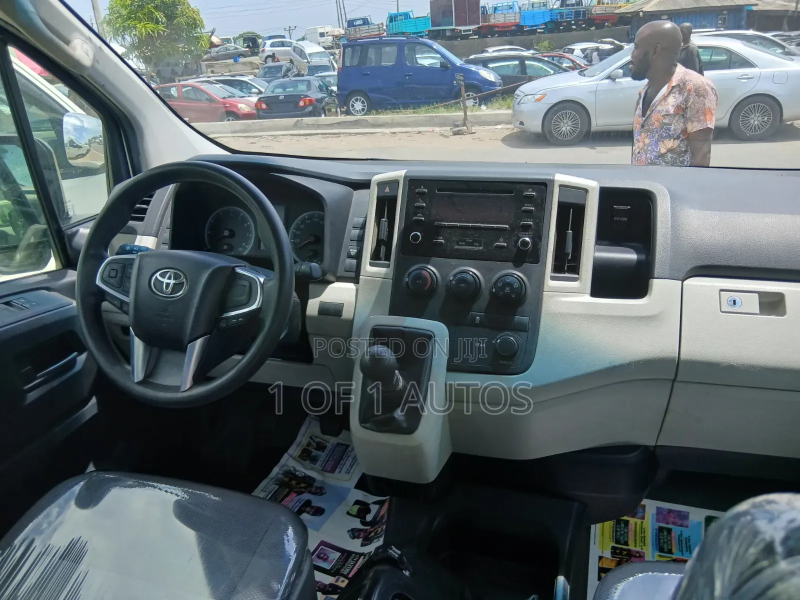 Toyota HiAce 2022 White