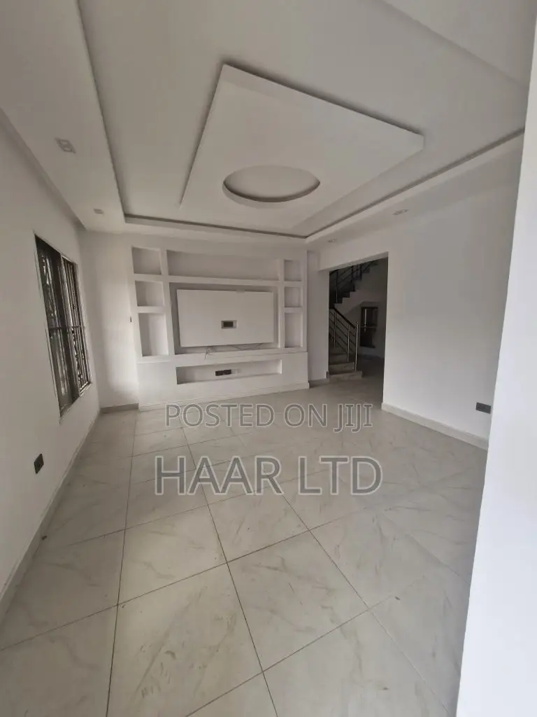 5bdrm Duplex in Ahmadu Bello Way for sale
