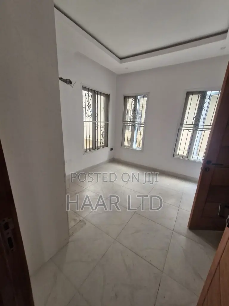 5bdrm Duplex in Ahmadu Bello Way for sale