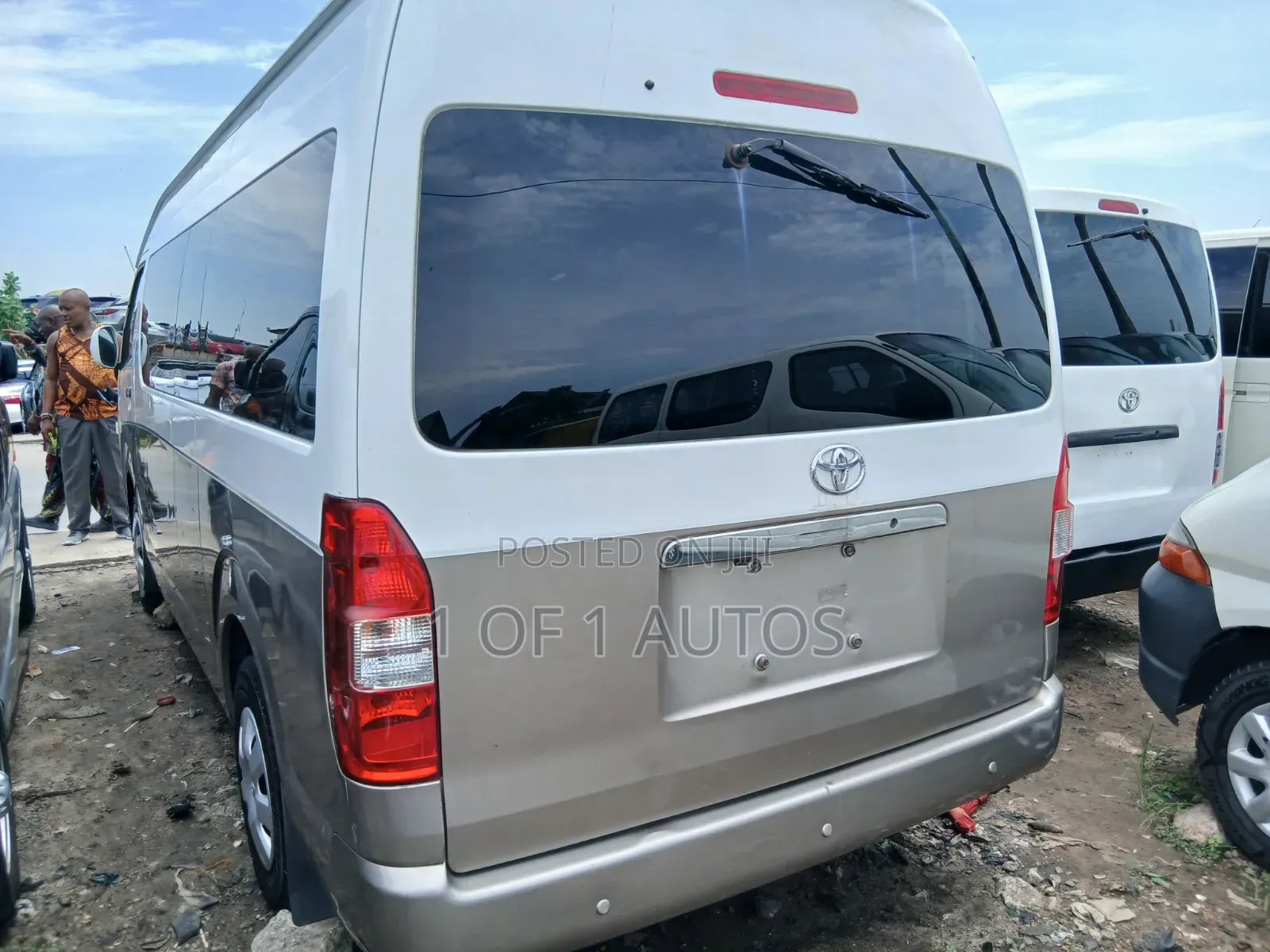 Toyota HiAce 2016 White