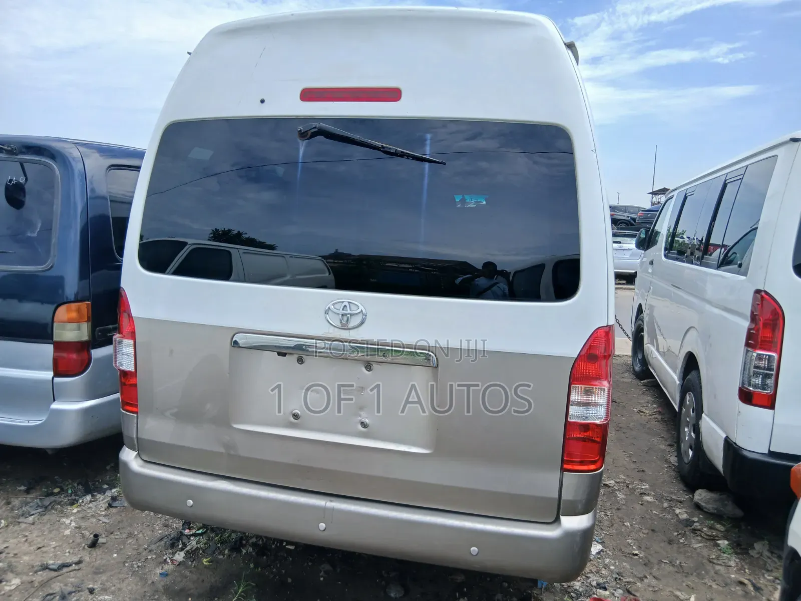 Toyota HiAce 2016 White