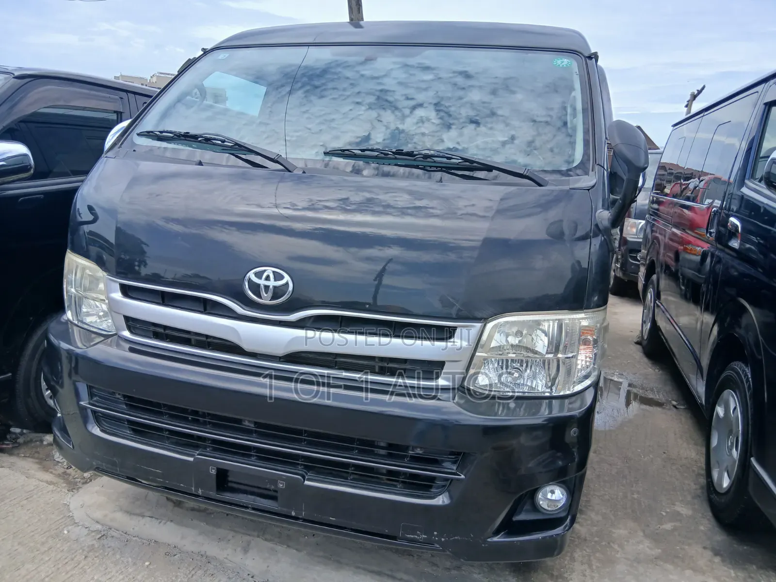 Toyota HiAce 2016 Black