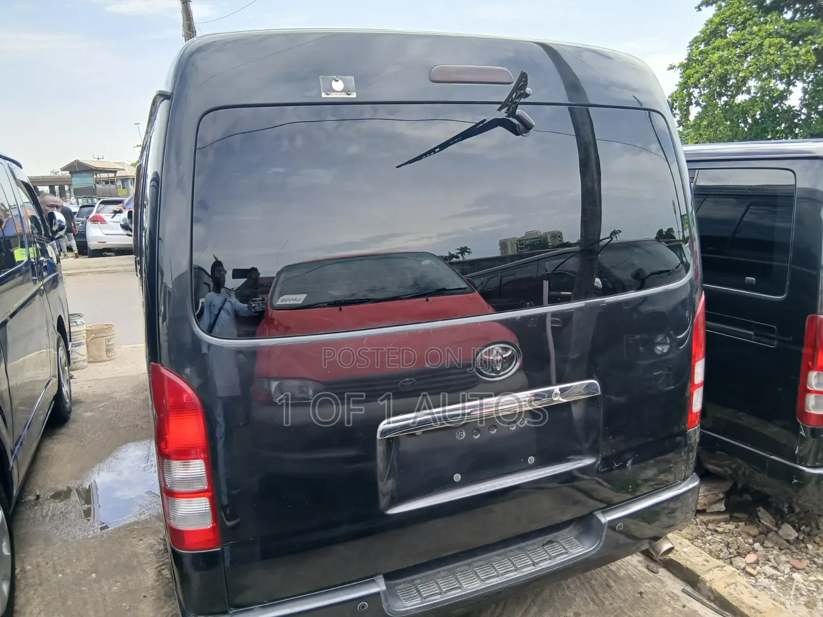 Toyota HiAce 2016 Black