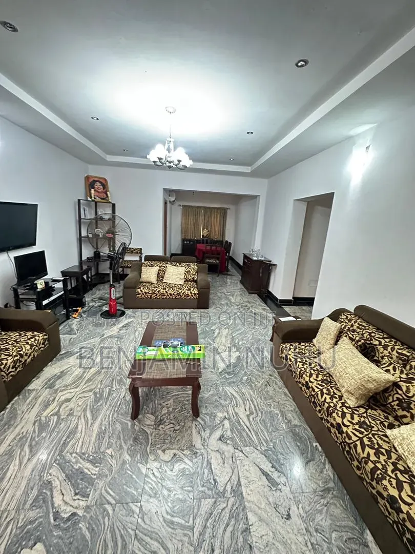 3bdrm Apartment in Lekki Right for rent