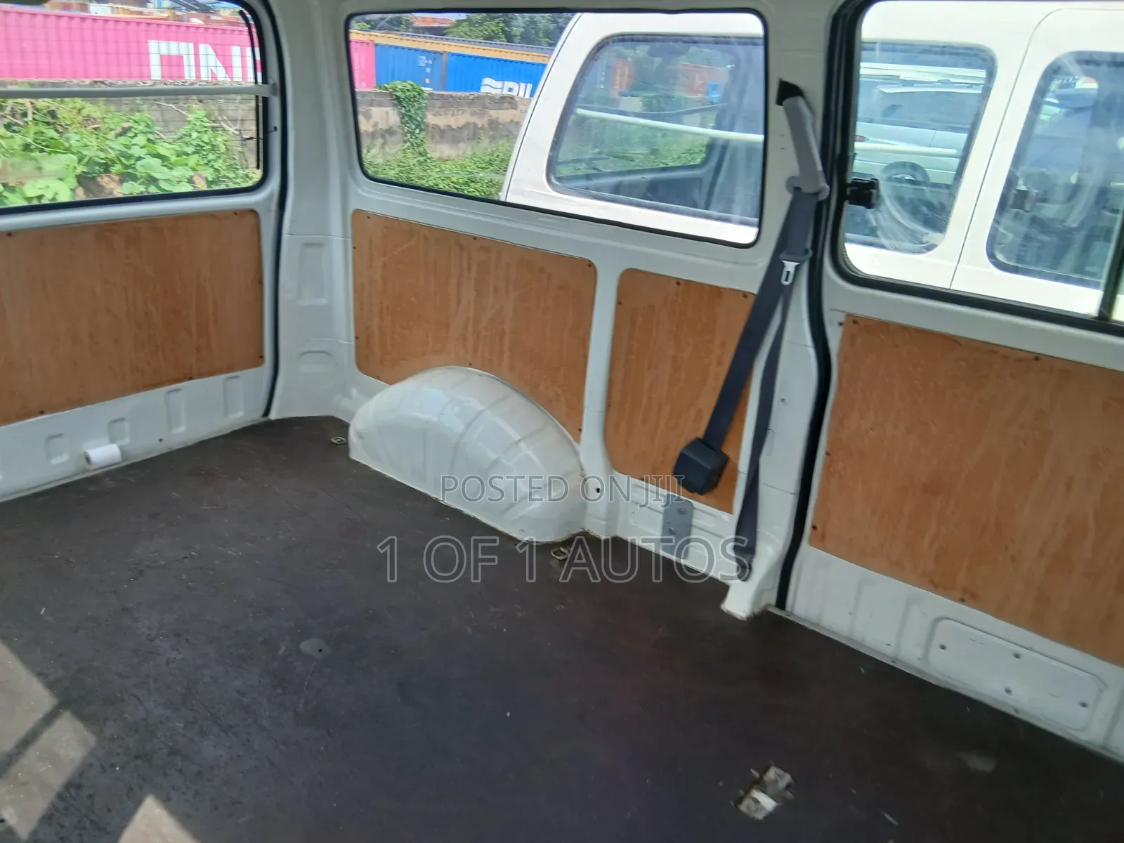 Toyota HiAce 2004 White