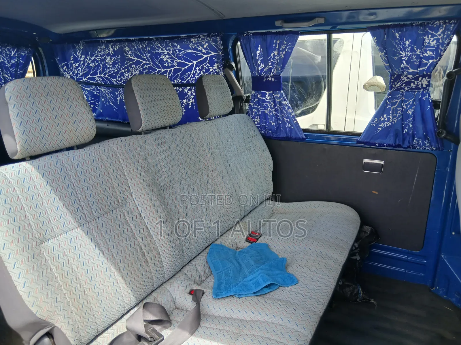 Toyota HiAce 2004 Blue