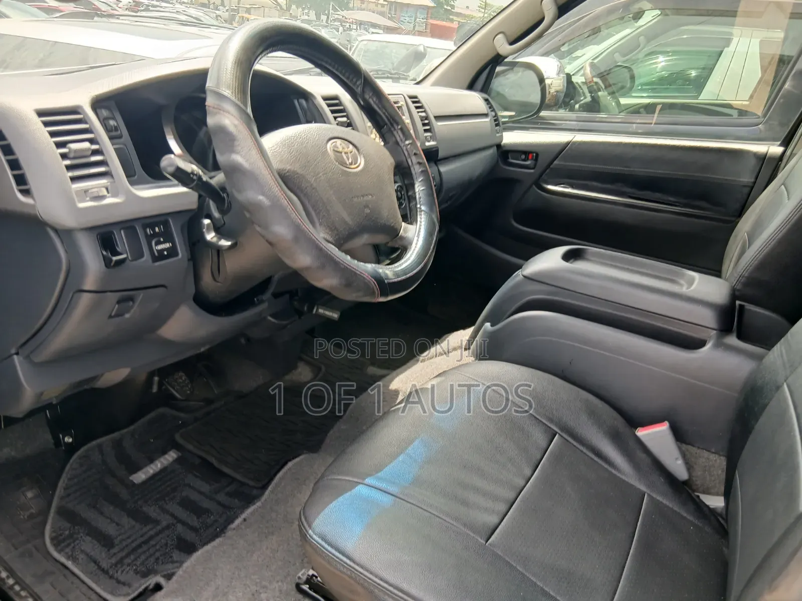 Toyota HiAce 2012 Black