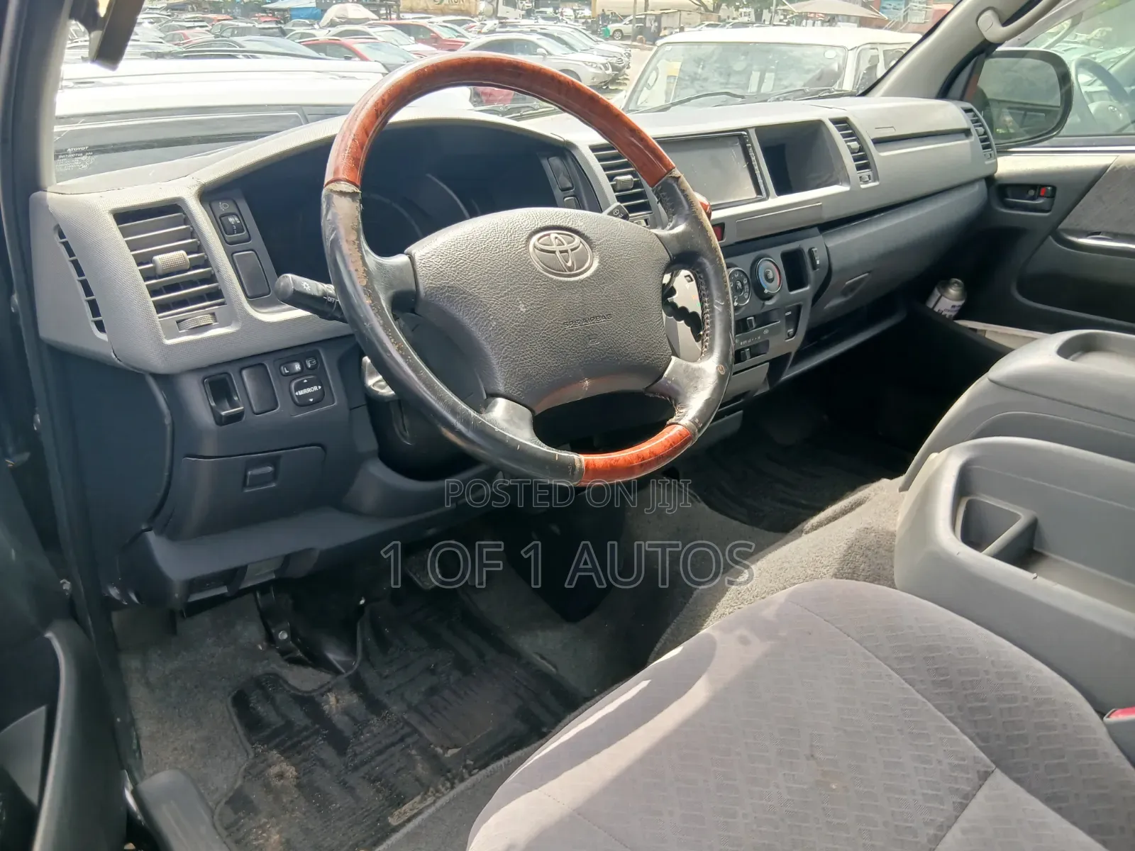 Toyota HiAce 2018 Black