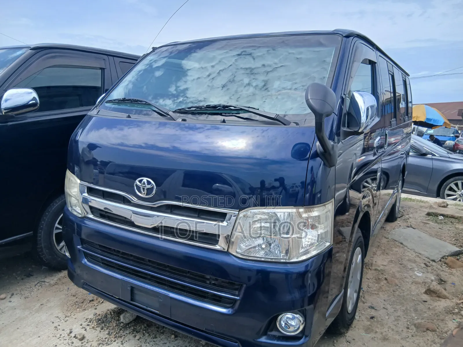 Toyota HiAce 2013 Blue