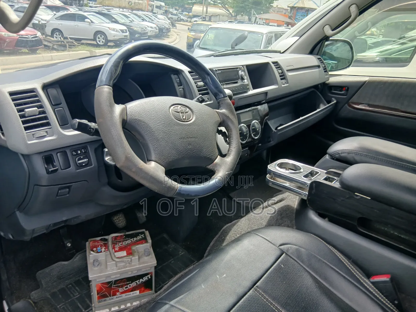 Toyota HiAce 2018 White