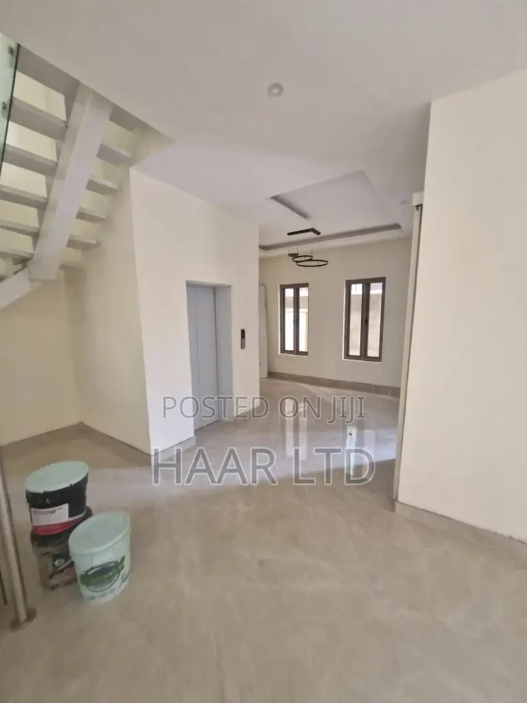 5bdrm Duplex in Banana Island for sale