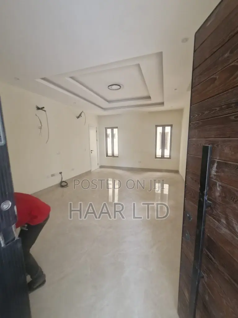 5bdrm Duplex in Banana Island for sale