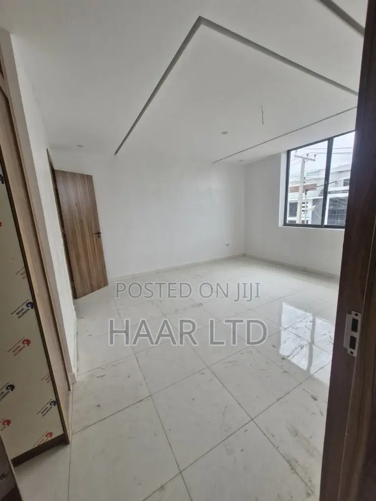 2bdrm Apartment in Banana Island for sale