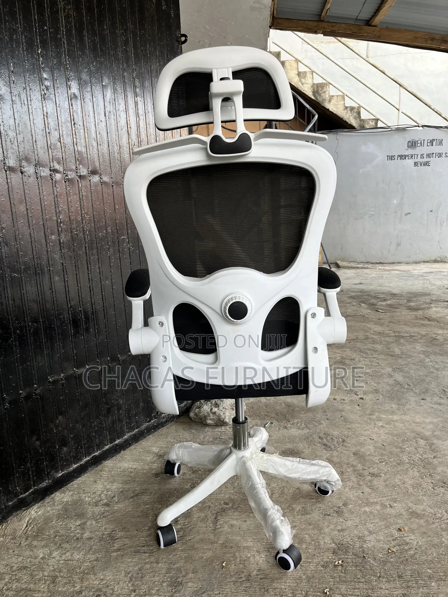 Ergonomic Mesh Office Chair - High-Back Swivel Chair With Headrest