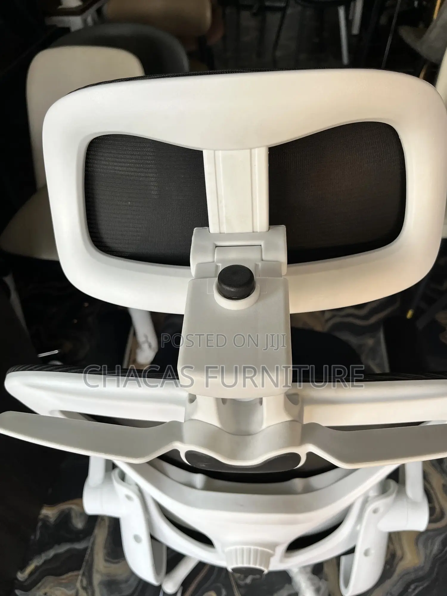 Ergonomic Mesh Office Chair - High-Back Swivel Chair With Headrest