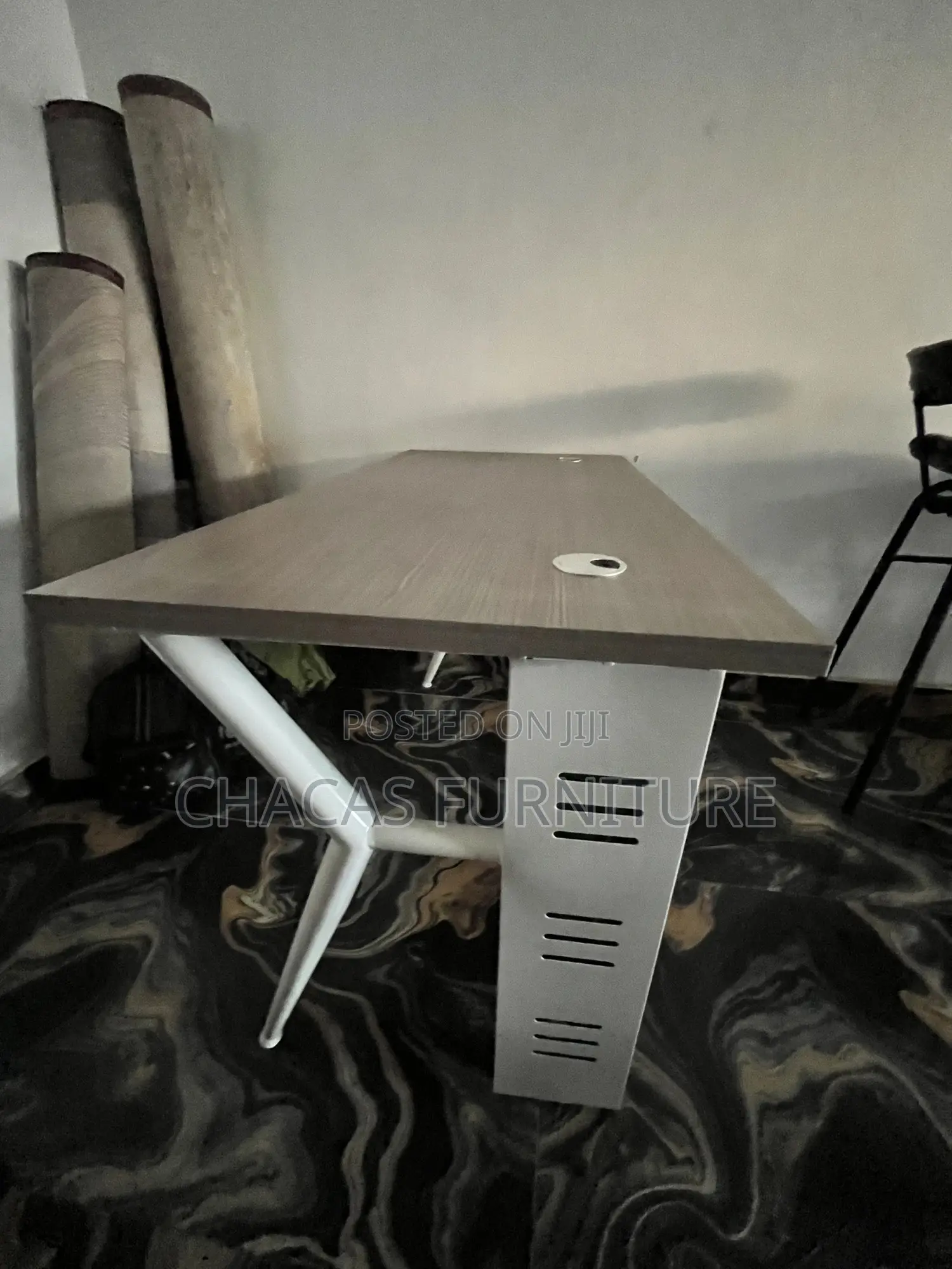 Modern Premium Office Desk - Heavy-Duty Workstation Cable Management