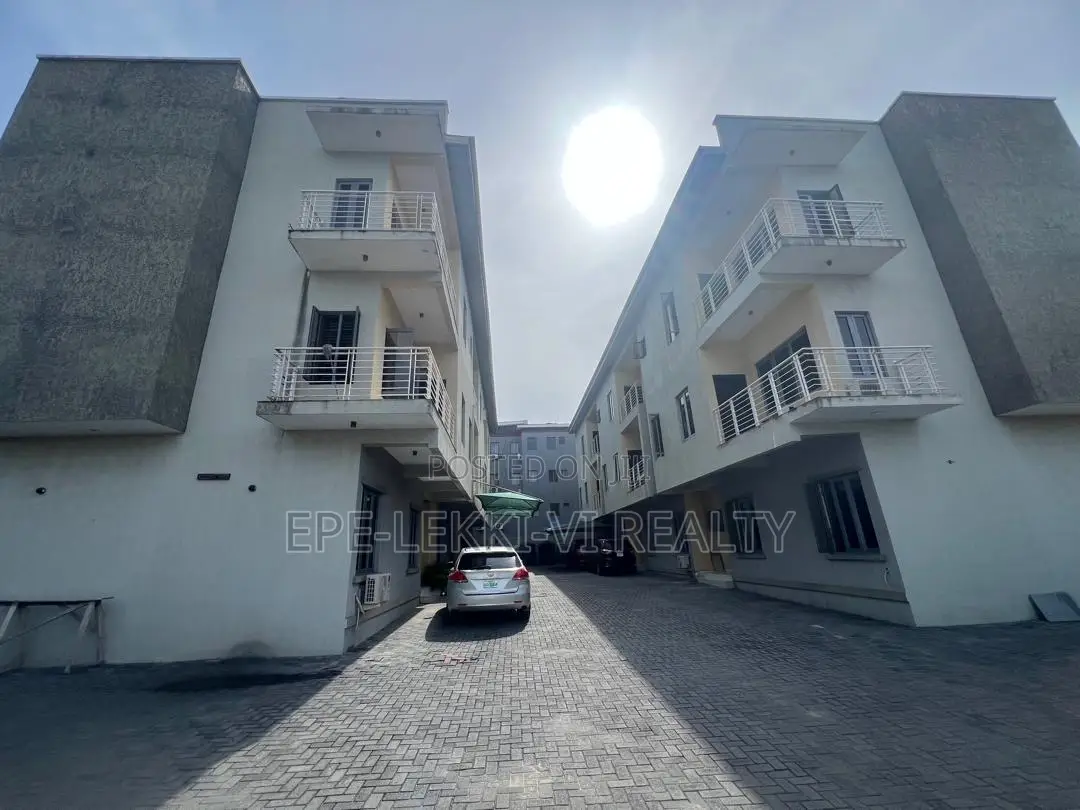 4bdrm House in In A Mini Court Not, Ikate for rent