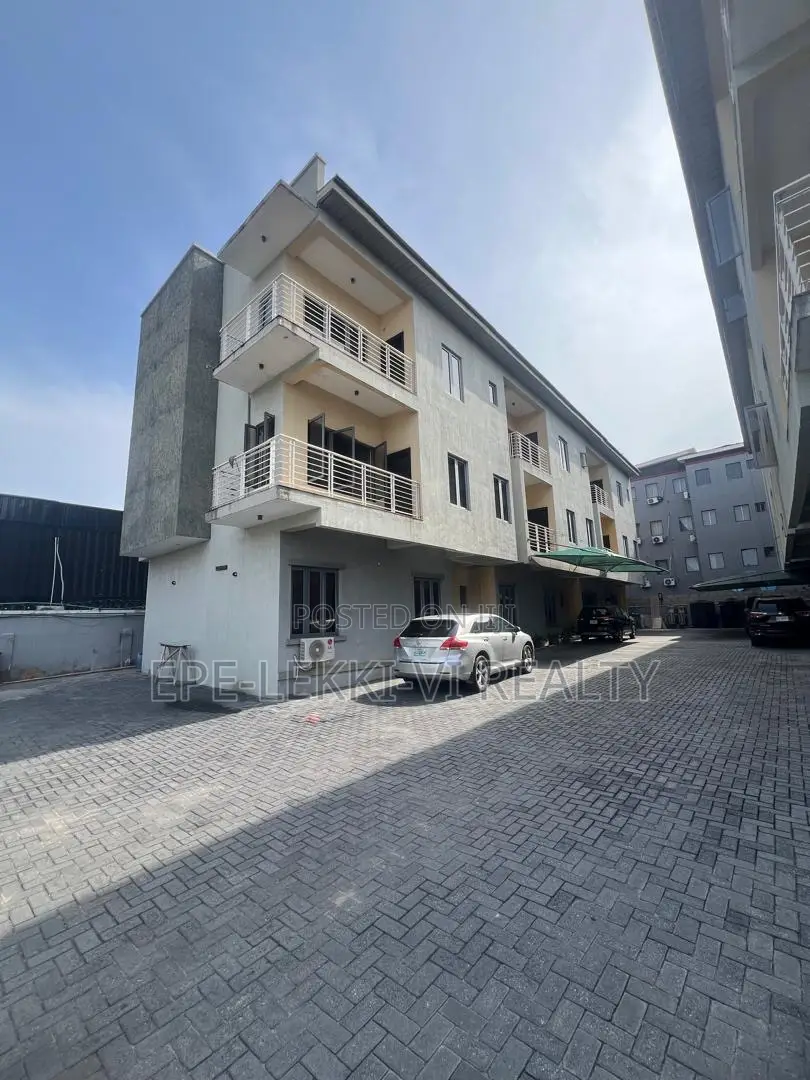 4bdrm House in In A Mini Court Not, Ikate for rent