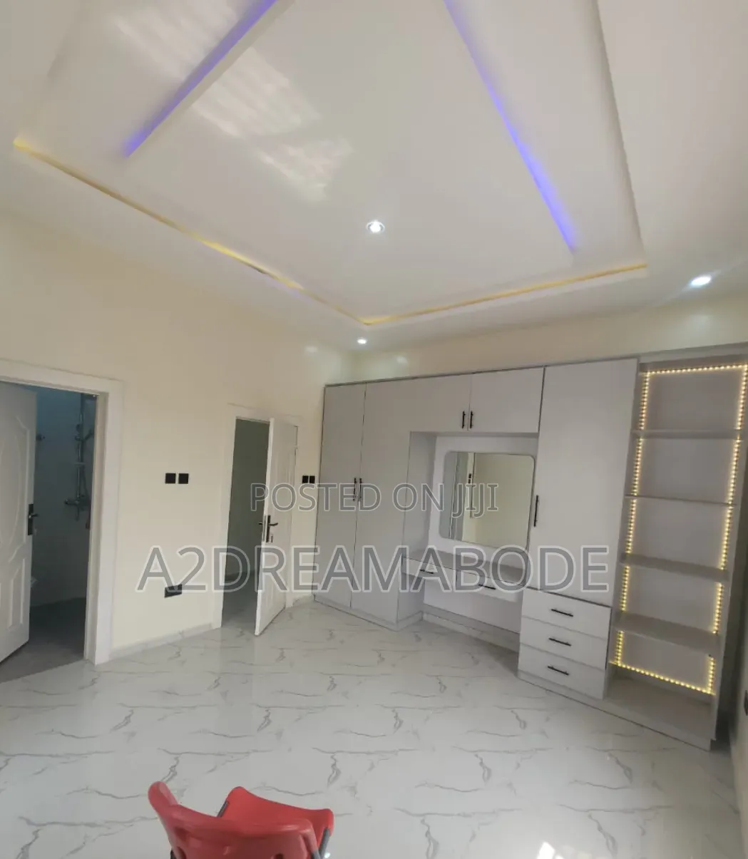 3bdrm Duplex in Medina for sale