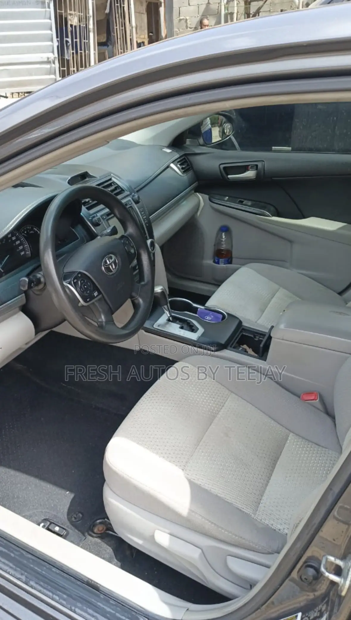 Toyota Camry LE 4dr Sedan w/Prod. End 11/13 (2.5L 4cyl 6A) 2014 Gray