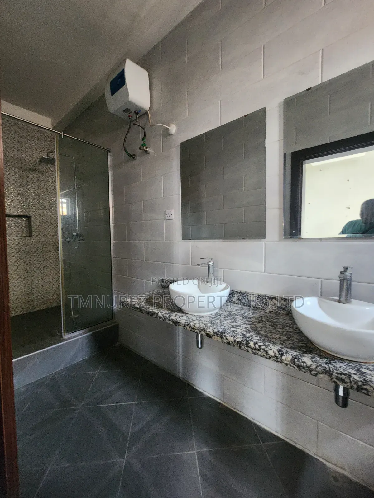 3bdrm Apartment in Lekki Phase 1 for rent