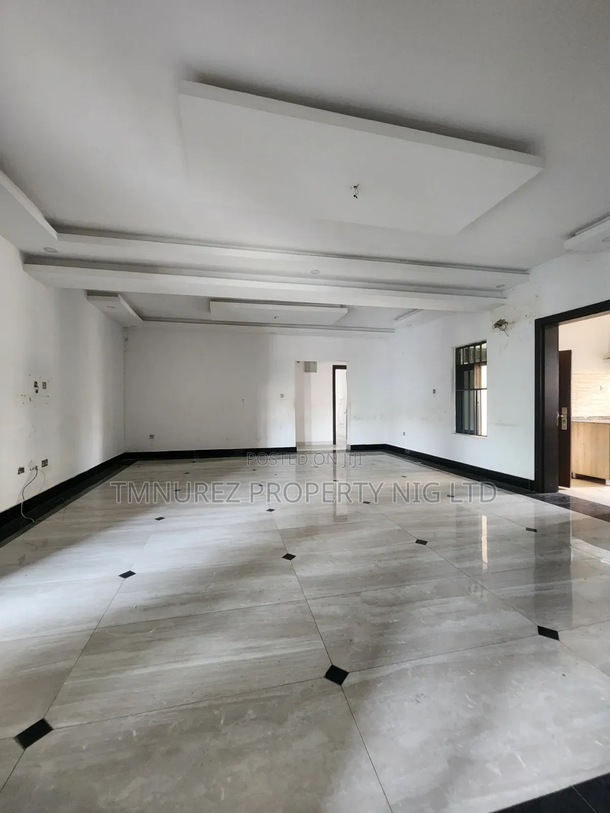 3bdrm Apartment in Lekki Phase 1 for rent
