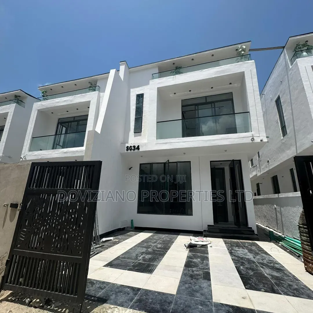 4bdrm Duplex in Chevron for sale
