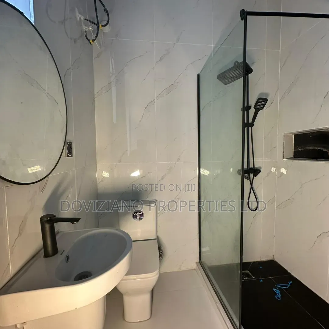 4bdrm Duplex in Chevron for sale