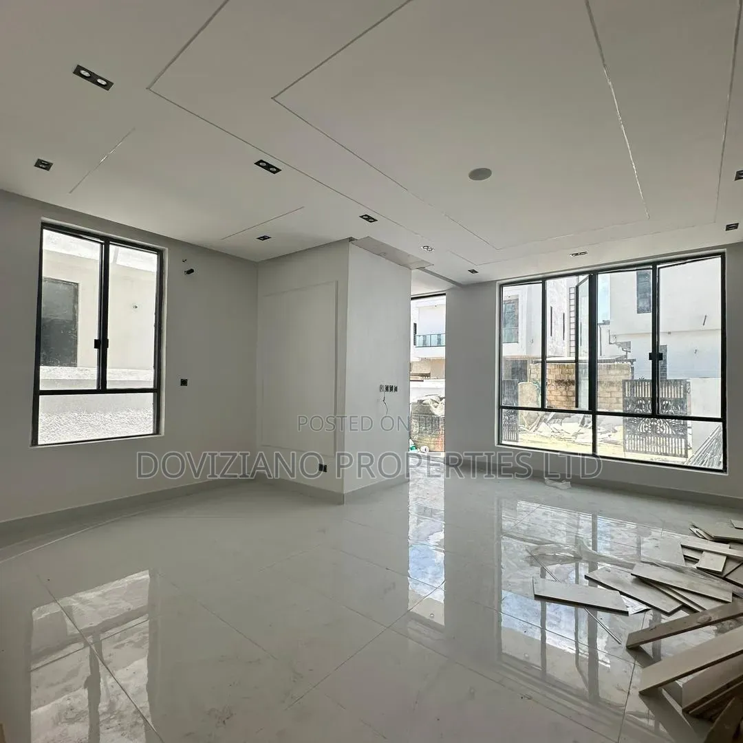 4bdrm Duplex in Chevron for sale