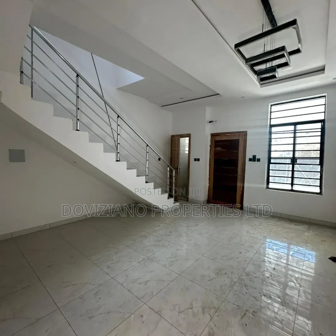 4bdrm Duplex in Chevron for sale