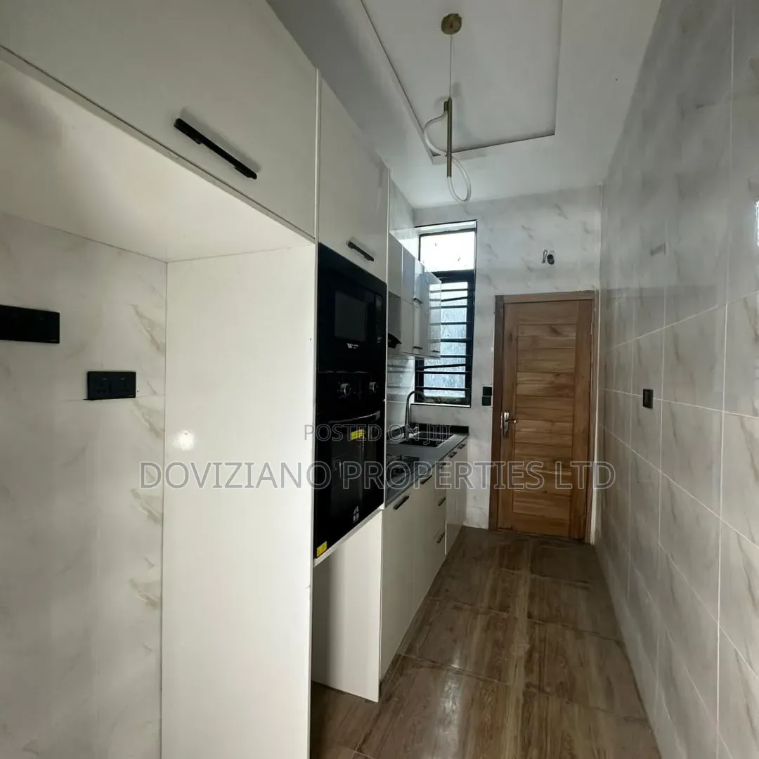 4bdrm Duplex in Chevron for sale