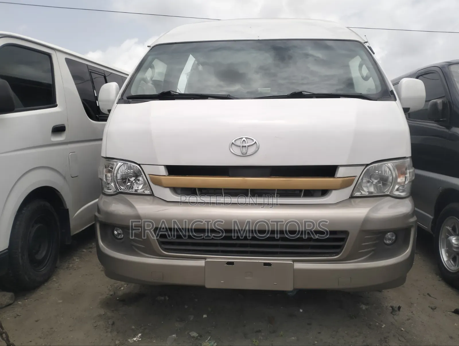 Toyota HiAce 2015 White