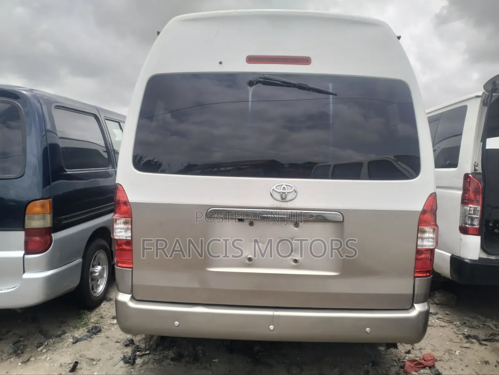 Toyota HiAce 2015 White