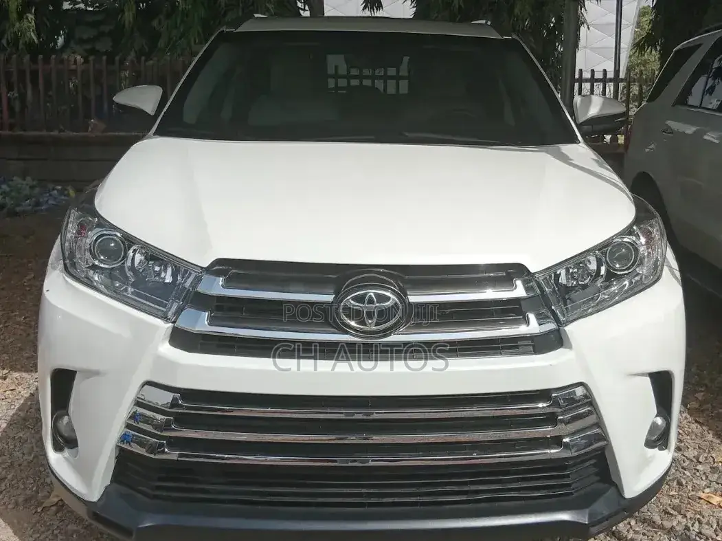Toyota Highlander XLE 4x4 V6 (3.5L 6cyl 8A) 2018 Off white