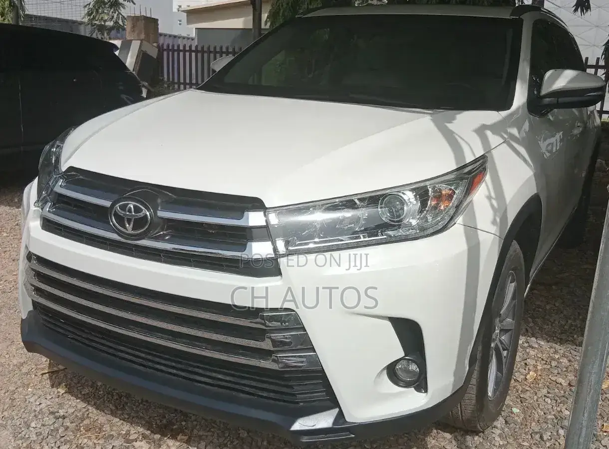 Toyota Highlander XLE 4x4 V6 (3.5L 6cyl 8A) 2018 Off white