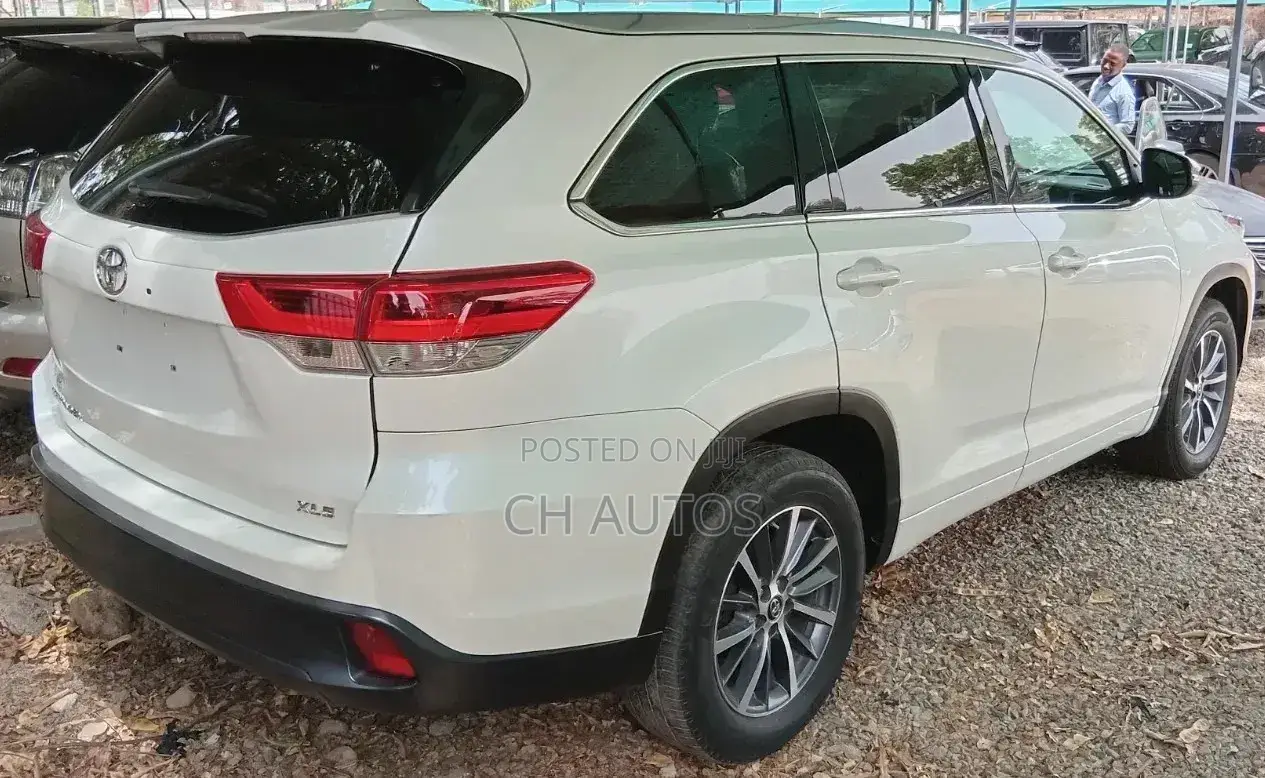 Toyota Highlander XLE 4x4 V6 (3.5L 6cyl 8A) 2018 Off white