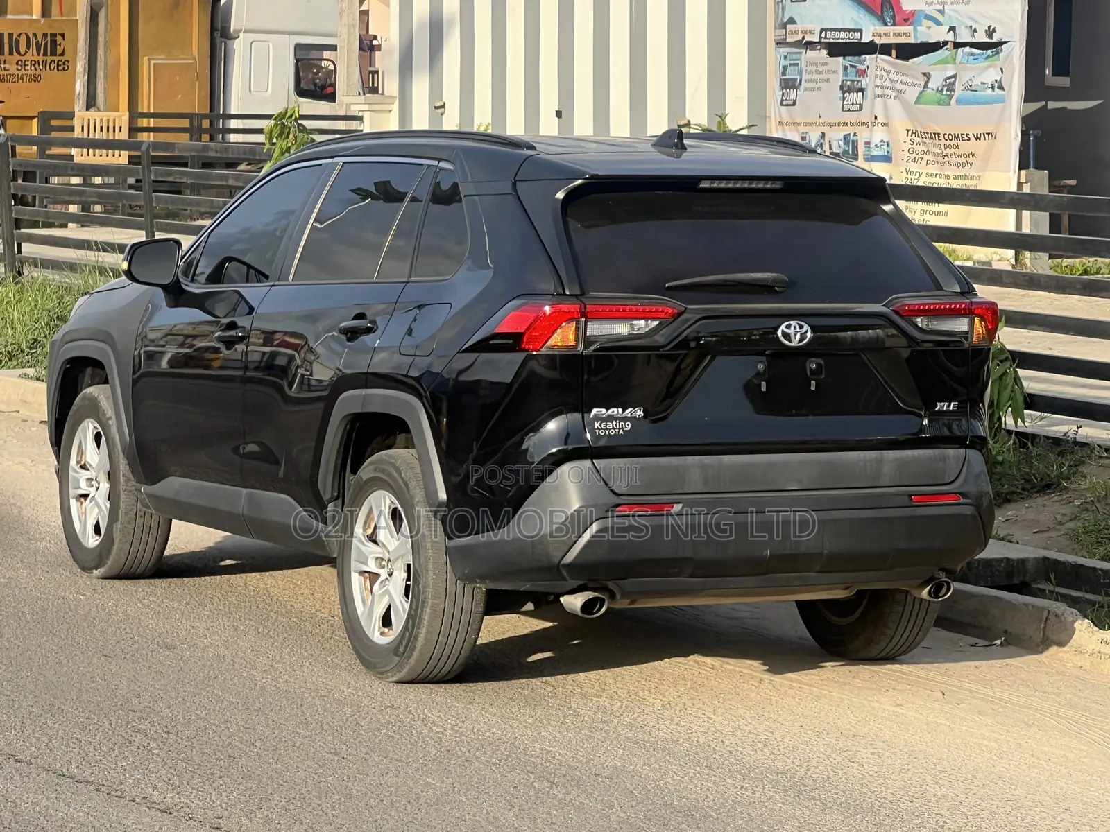 Toyota RAV4 XLE Premium 2021 Black